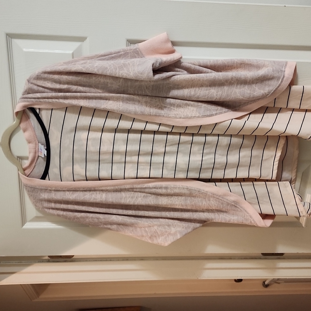 3 piece outfit. Includes Leggings, top, and cocoon cardigan. Like new.